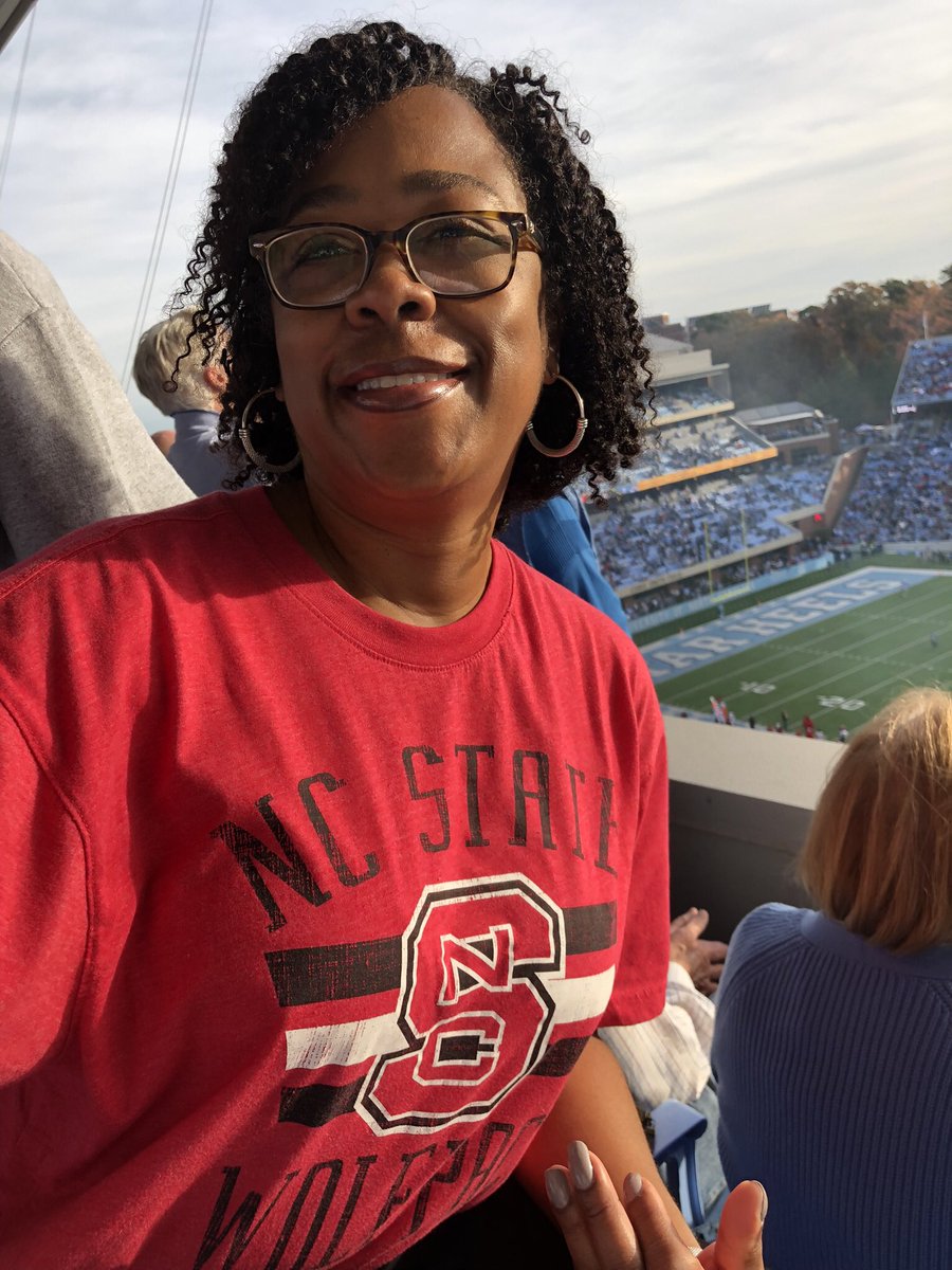 EverettIndira's tweet photo. Hanging w. a longtime friend &amp; colleague @RDoreauk at this weekend rivalry game was a treat! In a sea of blue, I proudly represented! 2 overtimes reminded that sometimes u just have to keep going even when u stand alone - it’s not over until it’s over- keep going - keep winning! https://t.co/ulxDzBICZy