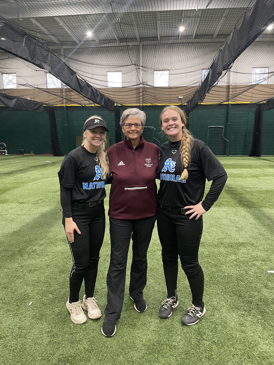 Katelyn28799804's tweet photo. Thank you @MSUSoftball for hosting a great camp! Got some really great feedback!! @BethPerine @HollyRHesse @kasey_grif https://t.co/YmolwT3HKC