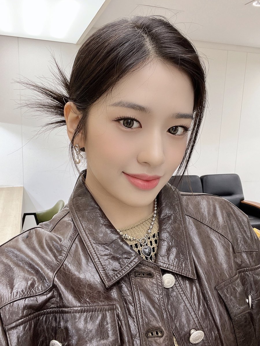 princesseszip's tweet photo. — ♡ ࣪ ˖  Con mis mejores trapitos ya estoy #intoːParis𔒴·존  en mi más grande modo 𝑓angirl por esta guapa, nada me impediría llenarme la galería del #𝐋ucix𝔹vlgari·Eden𔘓 y mandarle las mejores porritas del mundo. ¡Suerte, Luci linda! tqm. ♡

ur bunny 🐇—  #𝙱𝚎𝚝𝚑 https://t.co/vXBy2bGIrY