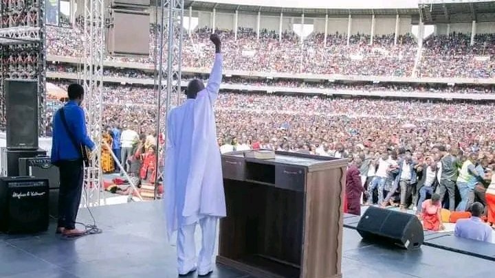 social9888's tweet photo. You mean kenyans love prayers this much 

Or people are desperate 

Or this pastor is using something

Even Baba the enigma did not fill kasarani like this

Even the inagu inauguration of Nabii Ruto kasarani was not full like this 

I've given up https://t.co/ZqC7Mc9V1k