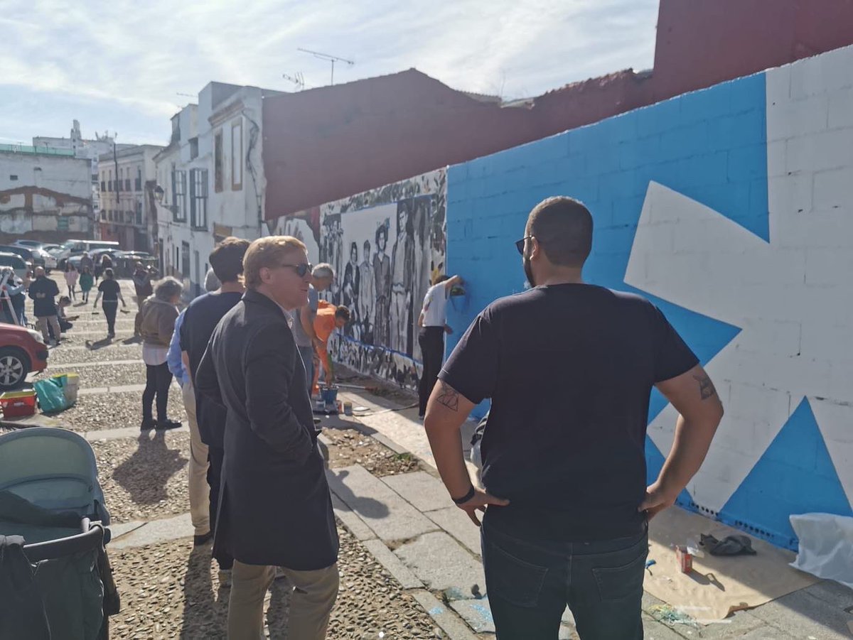 CsBadajoz's tweet photo. 👉 Además, nuestro alcalde @BarreraGragera y nuestras concejalas @lara_mdeer e #HitosMogena han visitado las obras finalizadas. https://t.co/99RBPvovgB