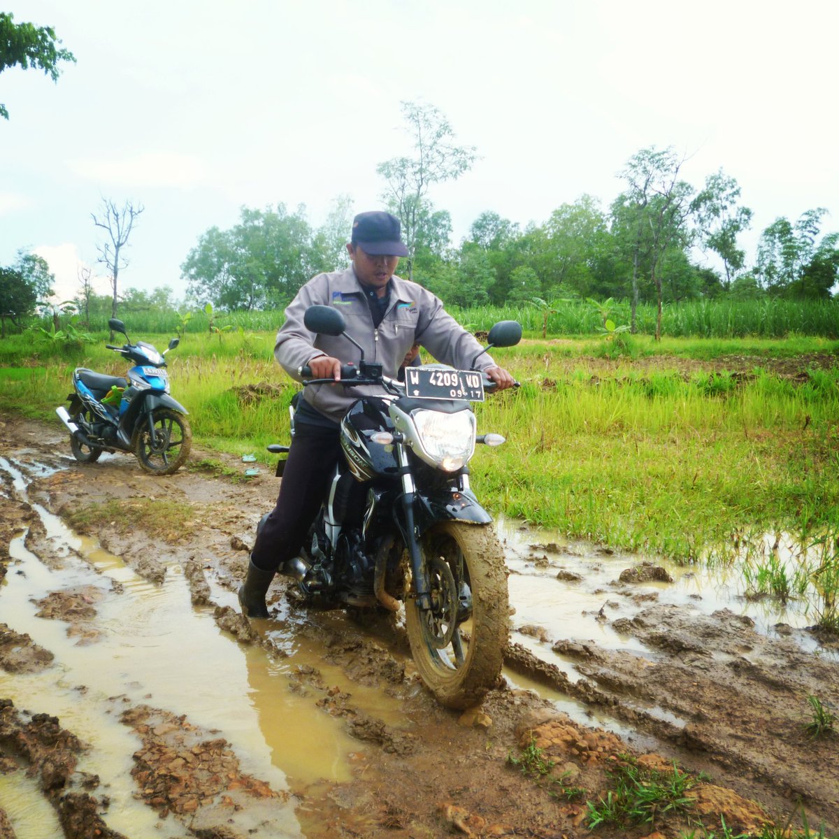Reef_H_ID_3515's tweet photo. Dekremmah kabereh tretan...
Selain di Probolinggo, Saya pernah berkesempatan mengabdi di Bangkalan juga loh.. 😍
#BangkalanKotaDzikirSholawat
TPPJatim
#TPP3515idoarjo

@jokowi 
@halimiskandarnu
@mufliqh
@Inunkbellis https://t.co/LtjxritZBf