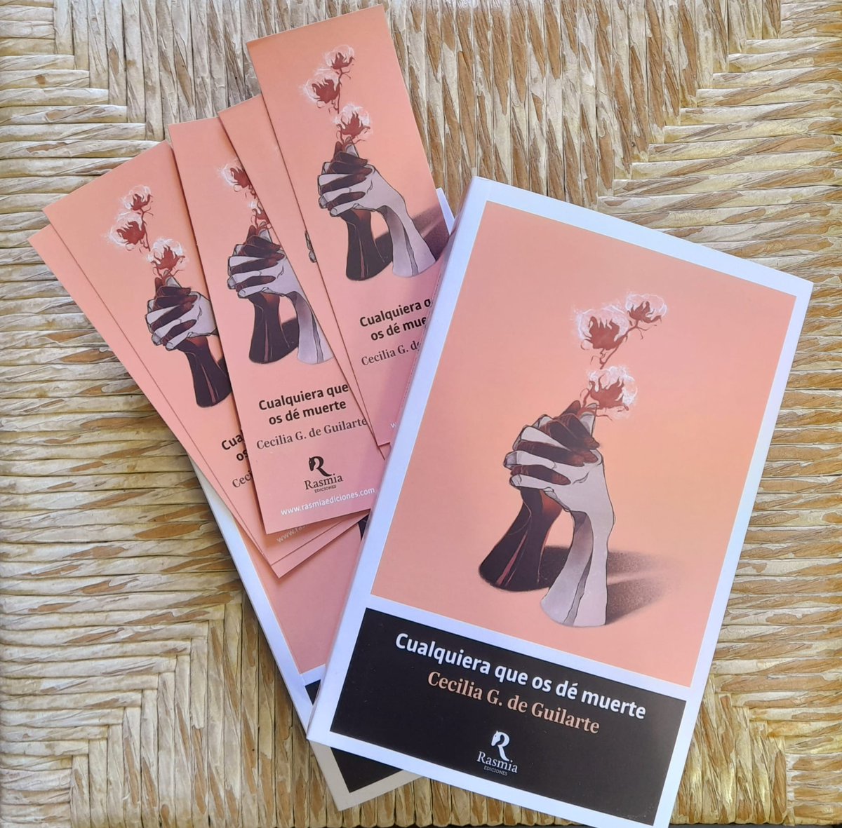 RasmiaEdiciones's tweet photo. "Cualquiera que os dé muerte" de Cecilia G. de Guilarte. 
Cuenta con una introducción a cargo del catedrático y experto en literatura del exilio Manuel Aznar Soler y un epílogo del escritor y periodista Alfons Cervera.
La maravillosa ilustración es de la gran @laragomezetc https://t.co/KF2lpFu6d8