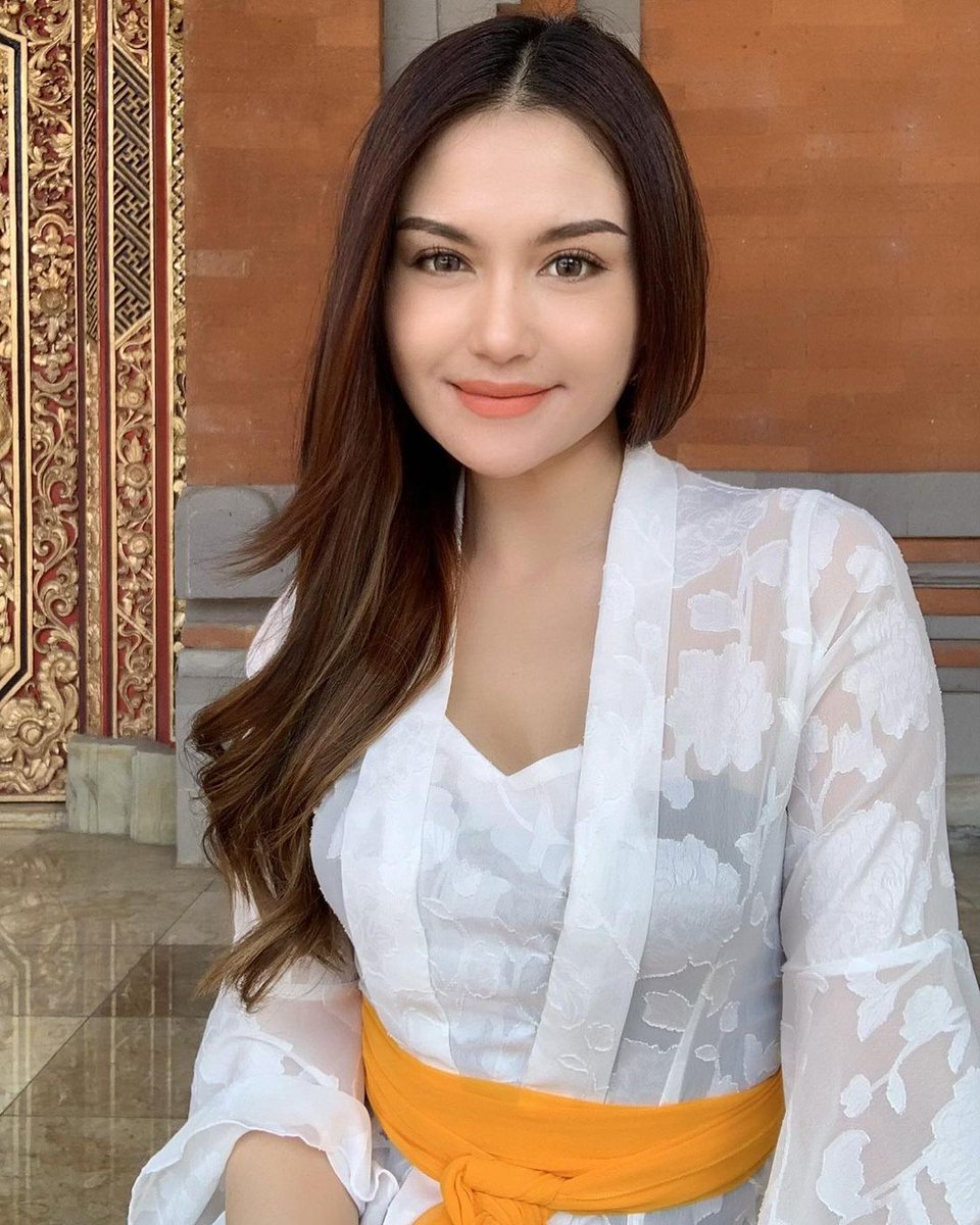 Indahnya pagi jgn dicemari oleh kemalasan
Indahnya hari ini jgn dikotori dgn kecemasan
Hiasi perjalanan dgn berbuat kebaikan
Sinari langkah menuju kesuksesan dgn doa penuh kesungguhan

Semoga hari ini makin membaik
Semoga Tuhan melimpahkan bnyk hal baik

Rahayu #PuspitaNagari 🌹