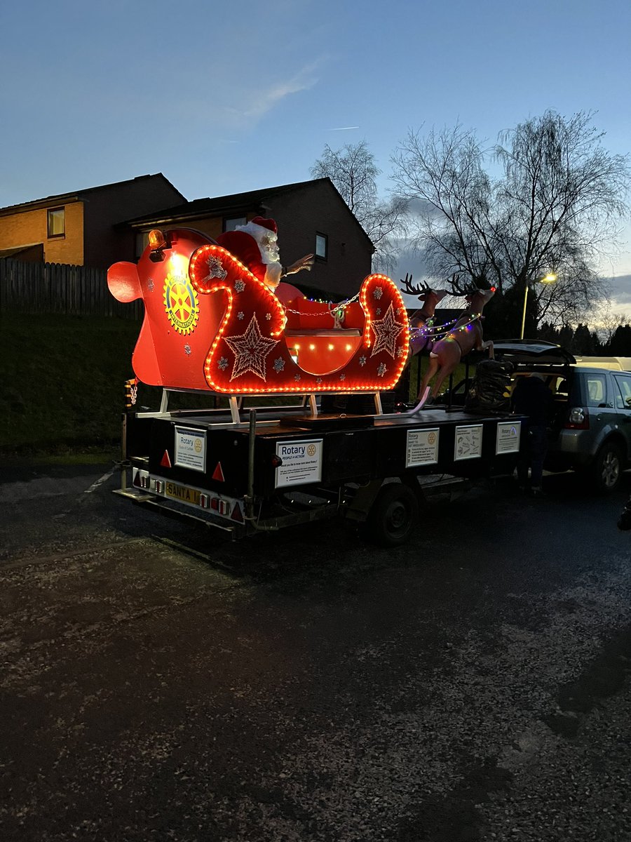 BramptonDetACF's tweet photo. Today the detachment took part the annual Brampton Christmas parade and attended the Christmas lights switch on. 

#christmas2022 #christmascheer #action #adventure #friendship 

@ArmyCadetsUK @CumbriaACF @LANCS_REGT @ctt_nw https://t.co/BEjKdcNY2b