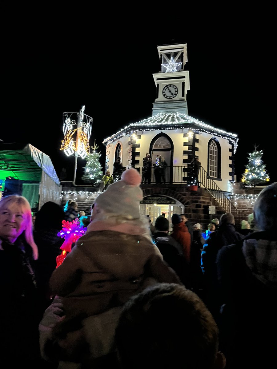 BramptonDetACF's tweet photo. Today the detachment took part the annual Brampton Christmas parade and attended the Christmas lights switch on. 

#christmas2022 #christmascheer #action #adventure #friendship 

@ArmyCadetsUK @CumbriaACF @LANCS_REGT @ctt_nw https://t.co/BEjKdcNY2b