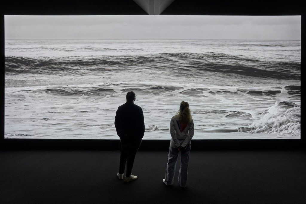 "Sea of Change," on view at our Los Angeles gallery, puts #RobertLongo's longstanding investigations of power structures, social and political inequities, and mythmaking on full view.

To learn more, visit: pacegallery.com/exhibitions/ro…
