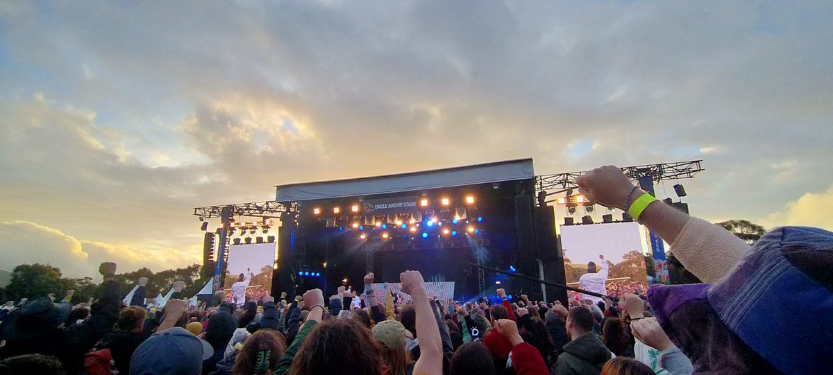 Ben Too Many Bones Buckingham tweet media