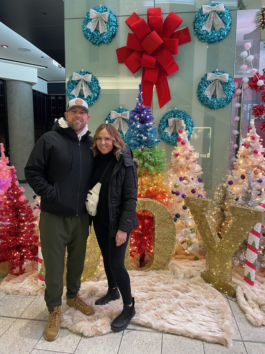 ZJJJLLJM's tweet photo. Had a busy week of hoops so it was awesome to spend some family time in Chicago. #Martin8 #ChristlandMarket #MichiganAve #CheescakeFactory https://t.co/H5XoMs3wjB