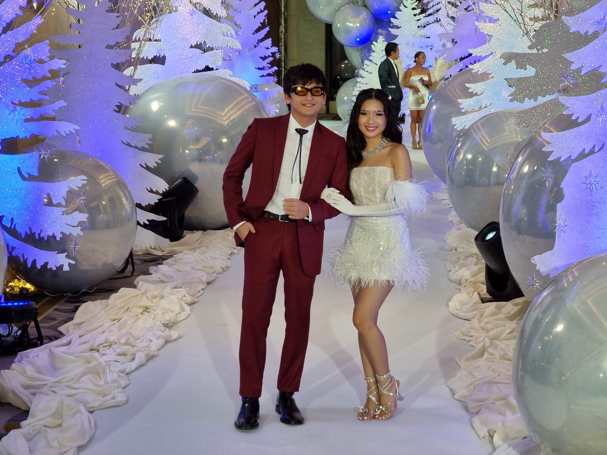 cedrickkbasco's tweet photo. "Dirty Linen" stars Francine Diaz and Seth Fedelin (FranSeth) made sure not to miss the #StarMagicalChristmas event. https://t.co/2KBXTQNYVX