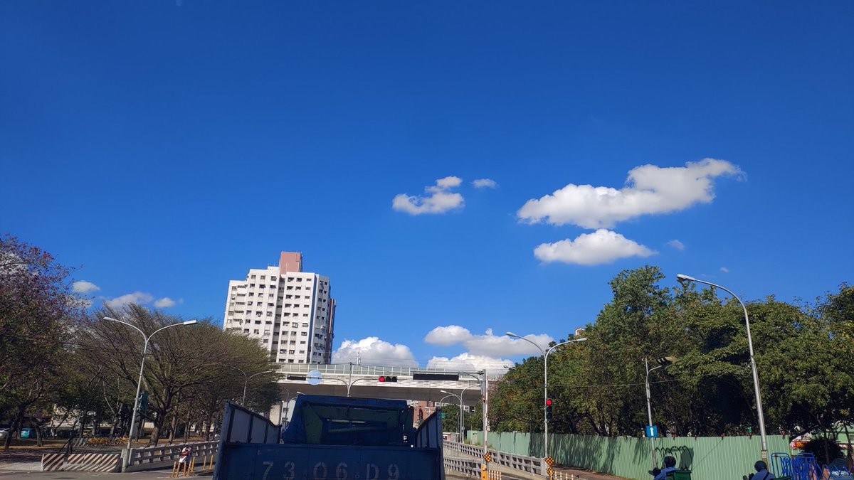 craterw_MORE. tweet media