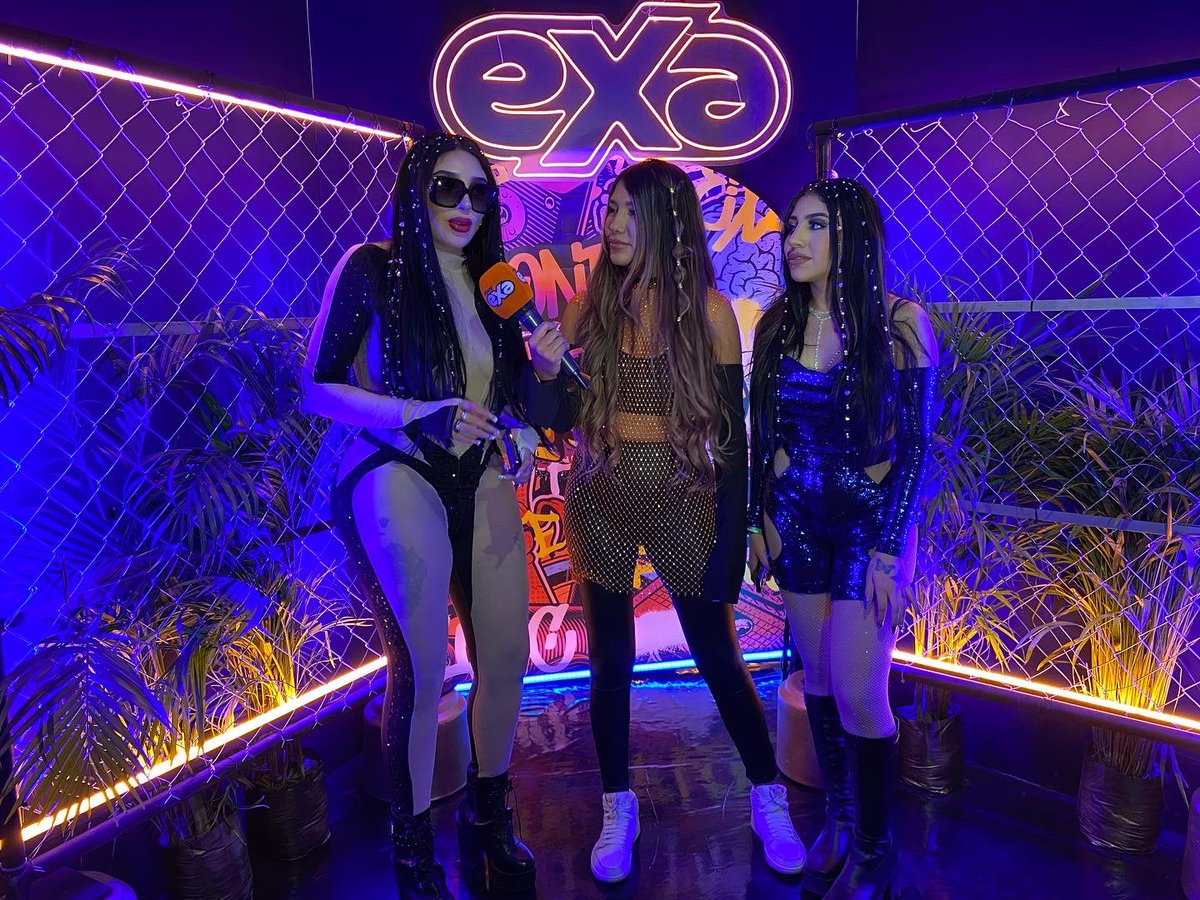 ExaFM's tweet photo. ¡Mantente a el pendiente de las redes sociales de EXA FM 🧡! Para que no te pierdas la entrevista con #Bellakath y #DJFoxy 🔥 #FlowFestEnExa 🔥 https://t.co/HDseYb7VPO