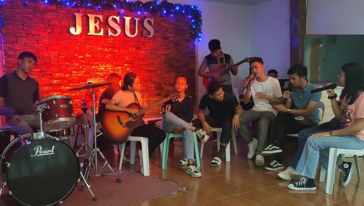 march_ferrer's tweet photo. Worship Team!❤️🙌✨
#worshipteam #worship #worshipsong #worshipper #worshipleader #bonding #jamming #camgo #cmgocabanatuan #cmgoworshoptram https://t.co/XrqLW31Vco