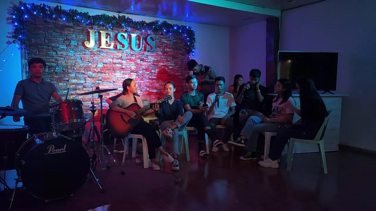 march_ferrer's tweet photo. Worship Team!❤️🙌✨
#worshipteam #worship #worshipsong #worshipper #worshipleader #bonding #jamming #camgo #cmgocabanatuan #cmgoworshoptram https://t.co/XrqLW31Vco