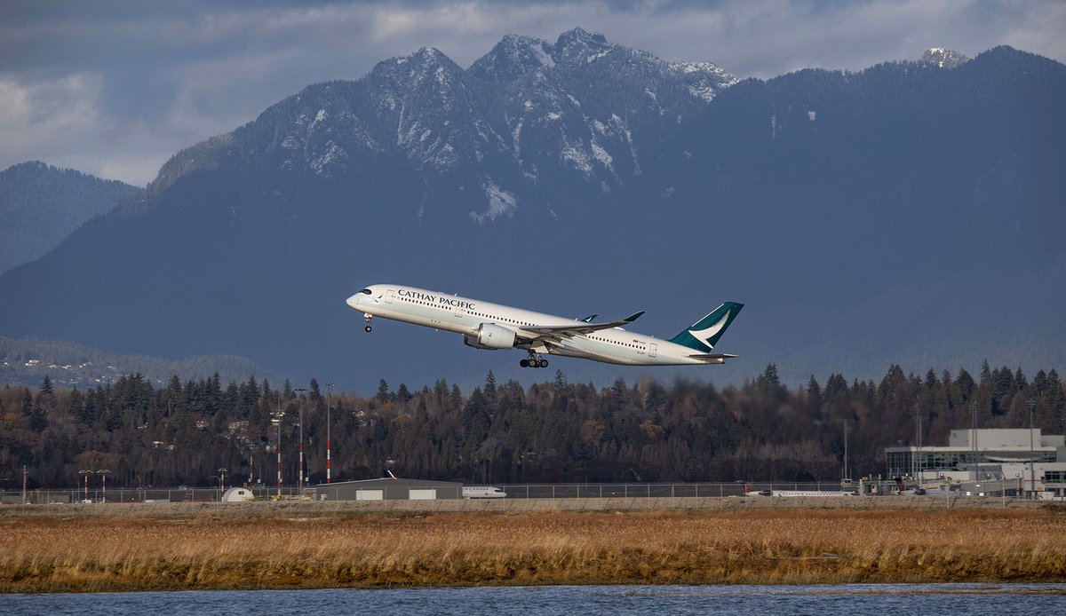 Kent_YVR's tweet photo. CX837 @cathaypacific @Airbus #A350 departure @yvrairport for Hong Kong with new snow at @Cypressmtn in the background of the 2nd photo 😎 #yvrspotters #avgeek #Vancouver #BLRT https://t.co/LAzAZEy2FL