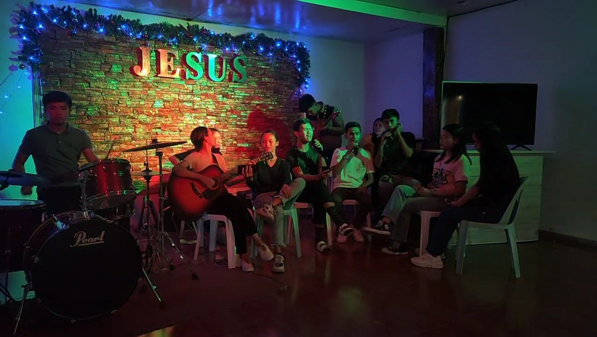 marchriah_'s tweet photo. Worship Team!❤️🙌✨
#worshipteam #worship #worshipsong #worshipper #worshipleader #bonding #jamming #camgo #cmgocabanatuan #cmgoworshoptram https://t.co/L8l762Ihs8