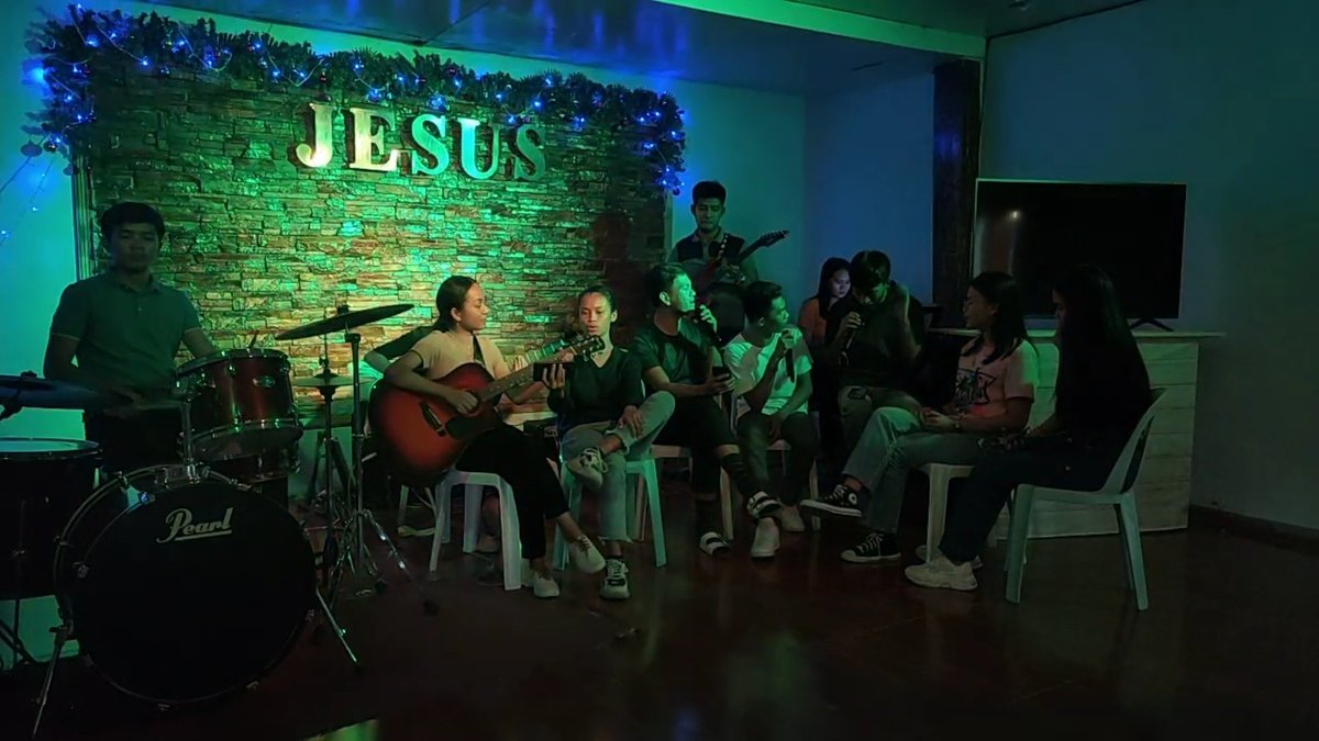 marchriah_'s tweet photo. Worship Team!❤️🙌✨
#worshipteam #worship #worshipsong #worshipper #worshipleader #bonding #jamming #camgo #cmgocabanatuan #cmgoworshoptram https://t.co/L8l762Ihs8