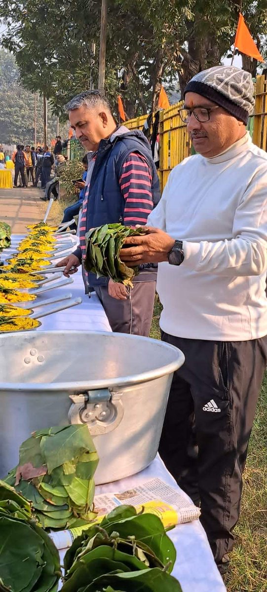 sammi_er's tweet photo. प्रकृति की रक्षा ही हमारी सुरक्षा है।।
#paryavaransanrakshan
#saynotosingleuseplastic
#saynotoplastic
#saynotothermocol
#sayyestoleaf
#leafplates
#SaveNatureSaveLife
#SaveEarthSaveLife
#savejharkhand
@mannkibaat
@dc_sanjay_jas
@DEFCCOfficial
@epanchjanya https://t.co/imsWDyitoY