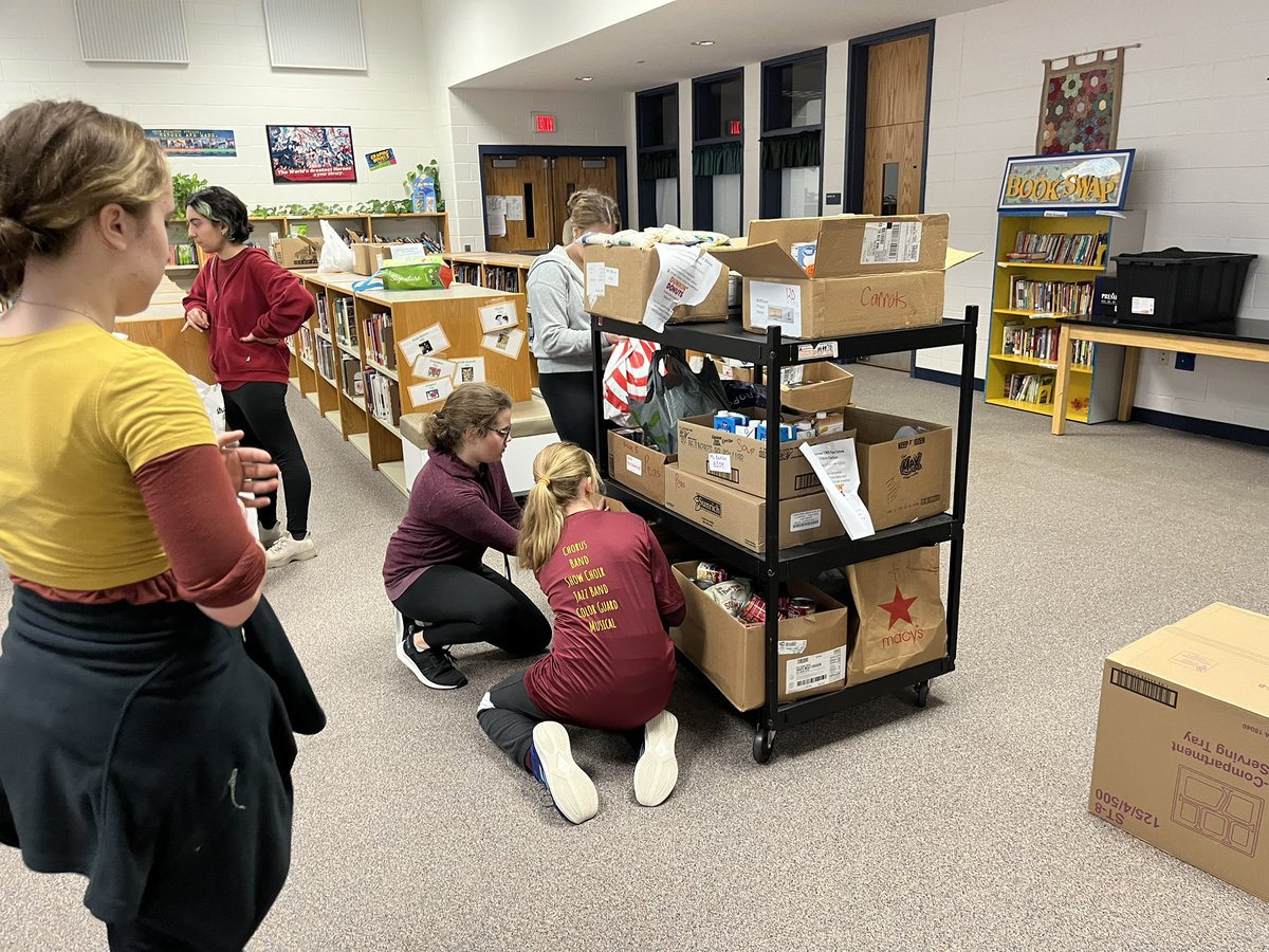 BPPrincipalVT's tweet photo. Super proud of my students, staff and community for collecting over 3000 food items and over $750 in cash donations to help assist our local food pantry: CHIP-IN. Well done, everyone! #MakingADiffererence @cms_grizzlies @UnlockTheMiddle These lesson aren’t found in textbooks. https://t.co/C1m1ZSpz0o