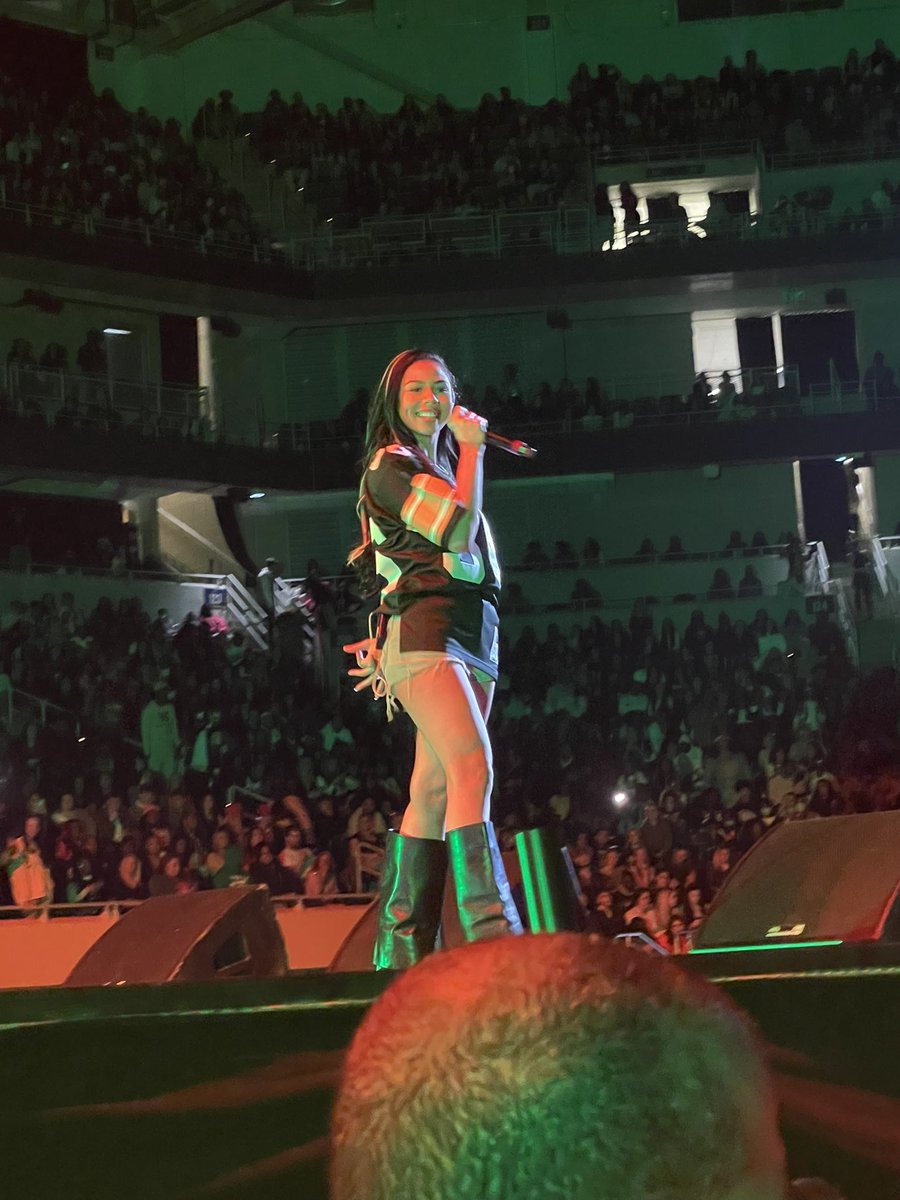 sam_marie24's tweet photo. @MariahScientist can’t believe I finally got to see Mariah in person 🤩 fell in love w your voice 🖤 https://t.co/9a2FSSsbIh