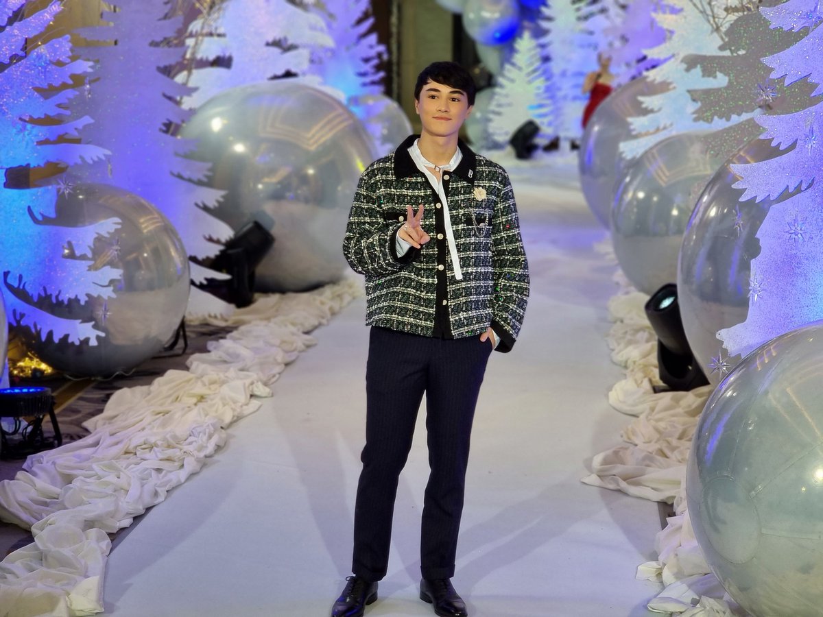 cedrickkbasco's tweet photo. Edward Barber is also present at #StarMagicalChristmas. #StarMagic30 https://t.co/j55yEsmiyi
