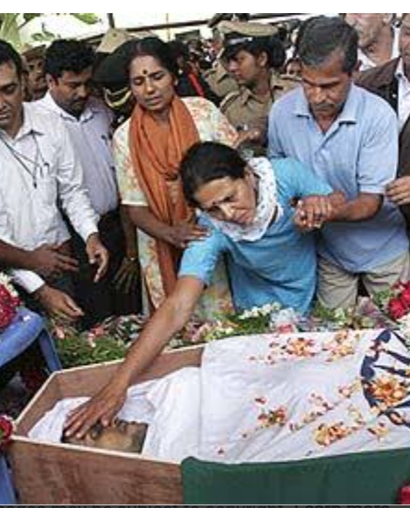 thakkar_sameet's tweet photo. "Do not come; I will handle them" were his last words.

Remembering one of the bravest son of Maa Bharti Major Sandeep Unnikrishnan ji on his punyatithi 🙏🌸

बस इतना याद रहे; एक साथी और भी था ! https://t.co/i1W5JyJwCa