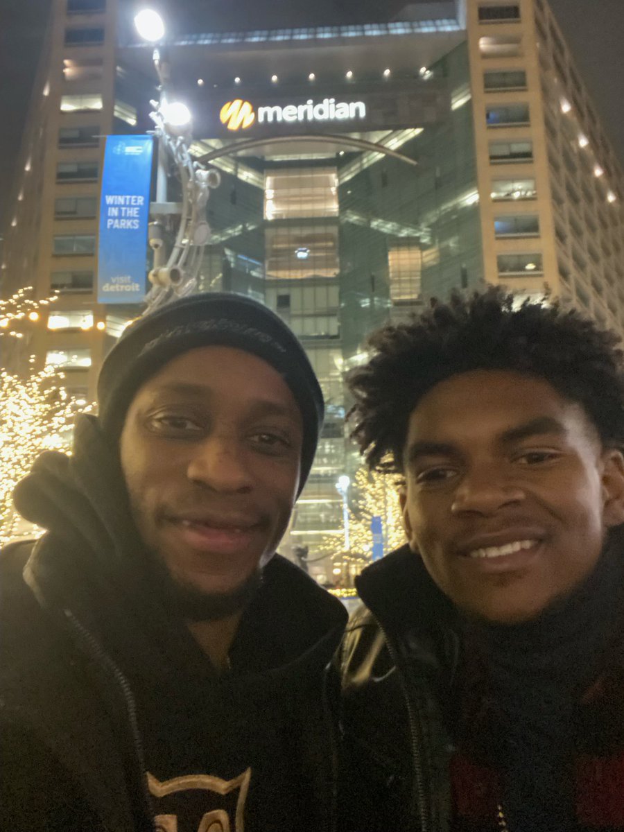 Isaiah got to spend the evening with <a href="/Simmonds17/">Wayne Simmonds</a>  Wayne Simmonds.  Tomorrow he will be going to the Maple Leafs/Red Wings game.  Happy 21st Bday Buddy!  #KindnessMatters
