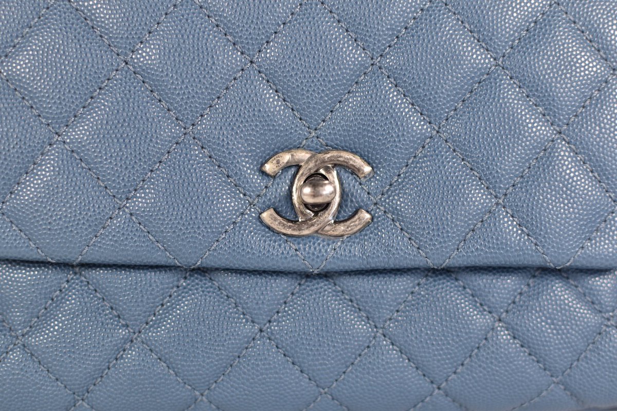 super_surreal's tweet photo. シャネル ココハンドル キャビアスキン 2WAYハンドバッグ ブルー シルバー金具 23556856
※詳細についてはDMお願いいたします！
#シャネル #ココハンドル #キャビアスキン #2WAYハンドバッグ #ブルー #シルバー金具 #23556856 https://t.co/uUkAuXvu9x