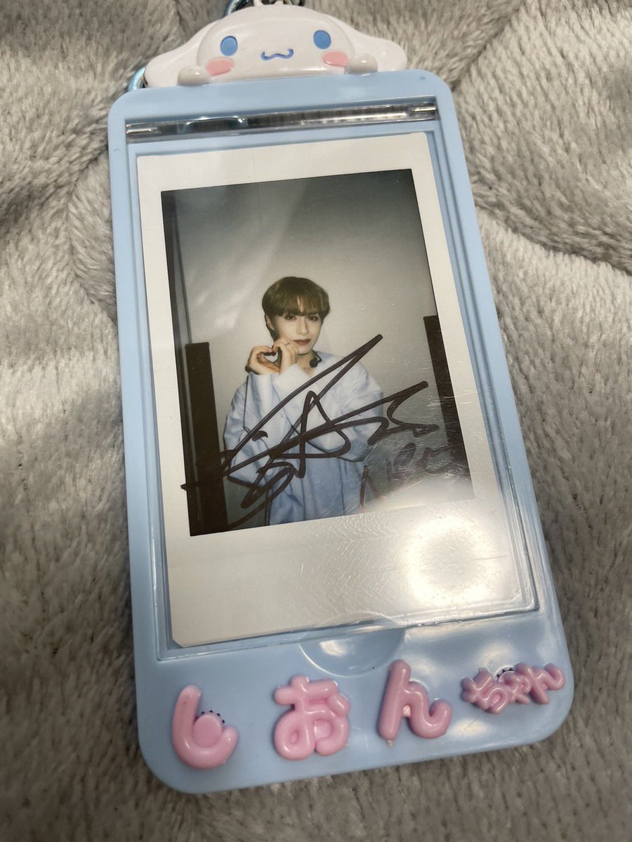 ponko_ons_tb's tweet photo. ONEUSの日経ホールのリリイベでシオンちゃんのチェキ落としました😭😭
どなたか見かけた方いらっしゃいましたらご連絡お願い致します🙇‍♂️🙇‍♂️
#ONEUS #Dopamine https://t.co/ovTHMg1oPM