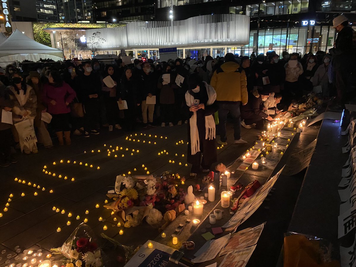 Nono_ubc's tweet image. Hundreds of people hosted a vigil in downtown Vancouver to commemorate victims of Thursday’s night fire in Urumqi. People were also chanting: we want freedom. Lots of emotions. Meanwhile, protestors against Covid lockdowns also broke out in my hometown Shanghai. #ChinaProtests