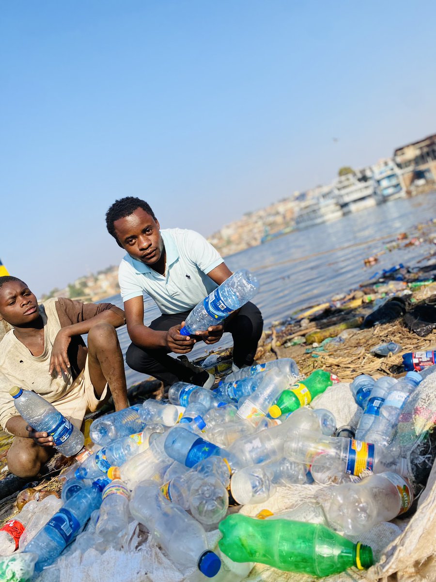 lukubusi's tweet photo. Let's talk about logic.
The one who collects the plastics for
to recycle is poor and the one who
throws in the street is?
Find the word, it can save us.
For our environment even if it takes
sometimes vex, we have to do it. #plasticpollution #nonplastic #saveearth #wecandoit https://t.co/VuuRAqPZxH