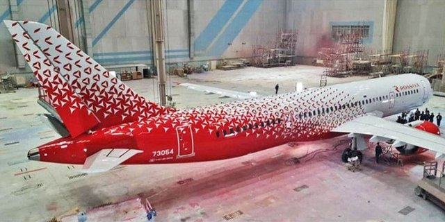 FlightModeblog's tweet photo. The #Irkut MC-21 (73054) aircraft with #Rossiya Airlines color's. The russian airline, will receive its first MC-21 by the end of 2022.

📷 ©UAC

#UAC #MC21 #Russia #RossiyaAirlines #aviation #AvGeek #avgeeks #flights https://t.co/42KY0rRDXX