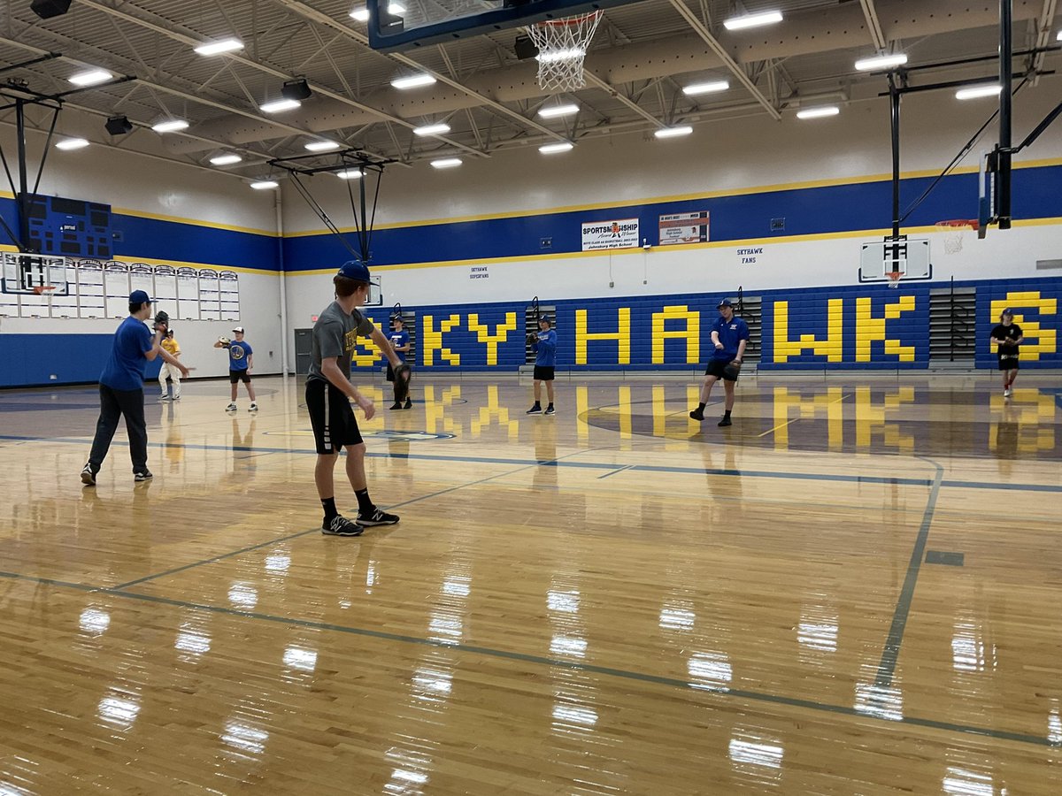 JBurgBaseball's tweet photo. First #OpenGym during the #BlackPhase (off season) solid work put in to #CloseTheGAP here in the off-season! 8 more dates during this phase! THIS IS #HAWKBALL,๐บ๐ธ https://t.co/wjsTnYMLMw