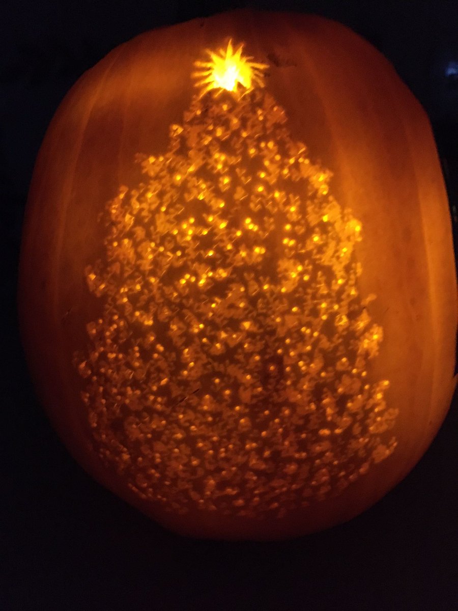 run2611643's tweet photo. @30RockTree Sit still so you can have your portrait carved on a pumpkin. https://t.co/HddFgcPraA