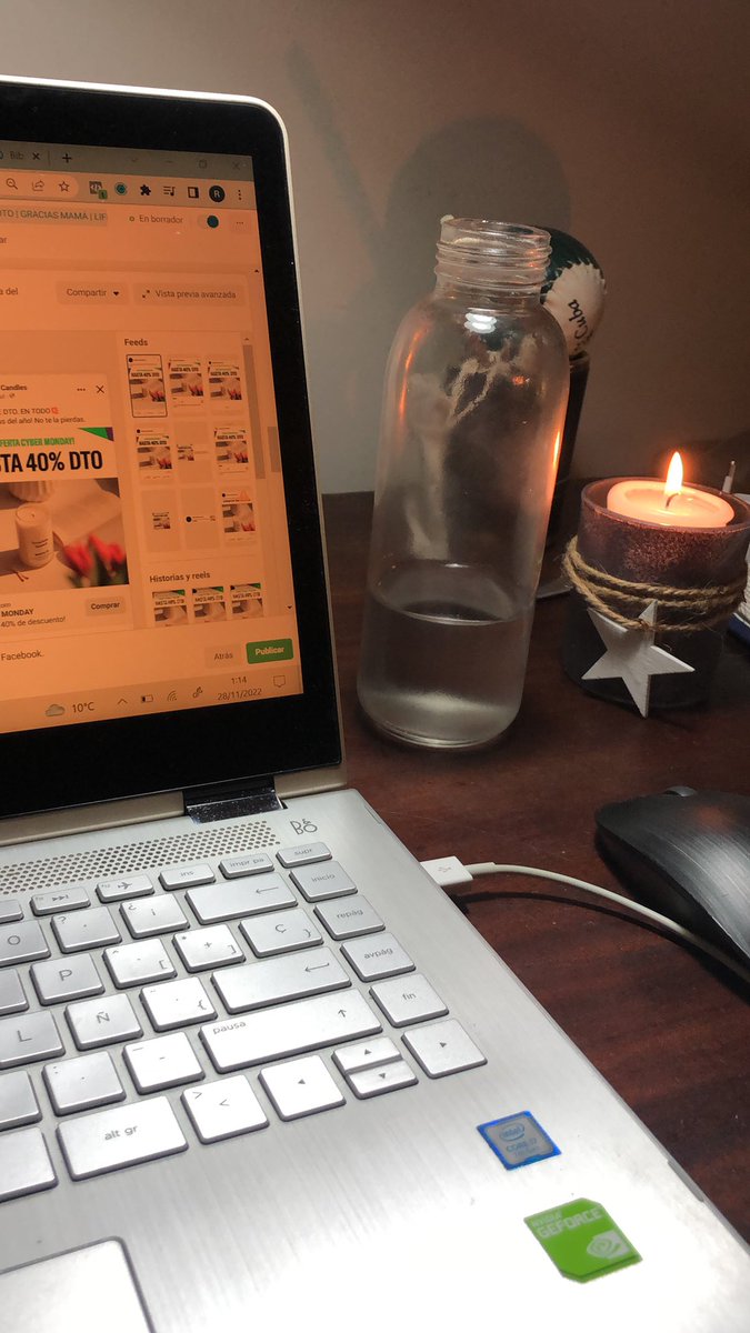 renefp_'s tweet photo. BLACK FRIDAY:

Noches de trabajar en campañas con una mezcla de música desde Sabina hasta rihanna a todo volumen hasta las tantas.

Algo me he comprado tambn… https://t.co/c4esBHYkLD