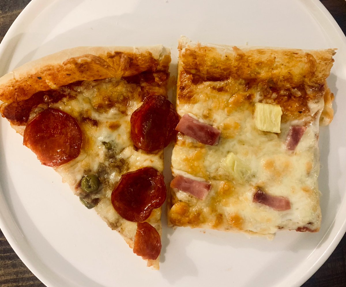 Home made pizza night is my favourite Sunday dinner. Dill makes the dough from scratch🙌. Yes- pineapples belong on pizza🍍