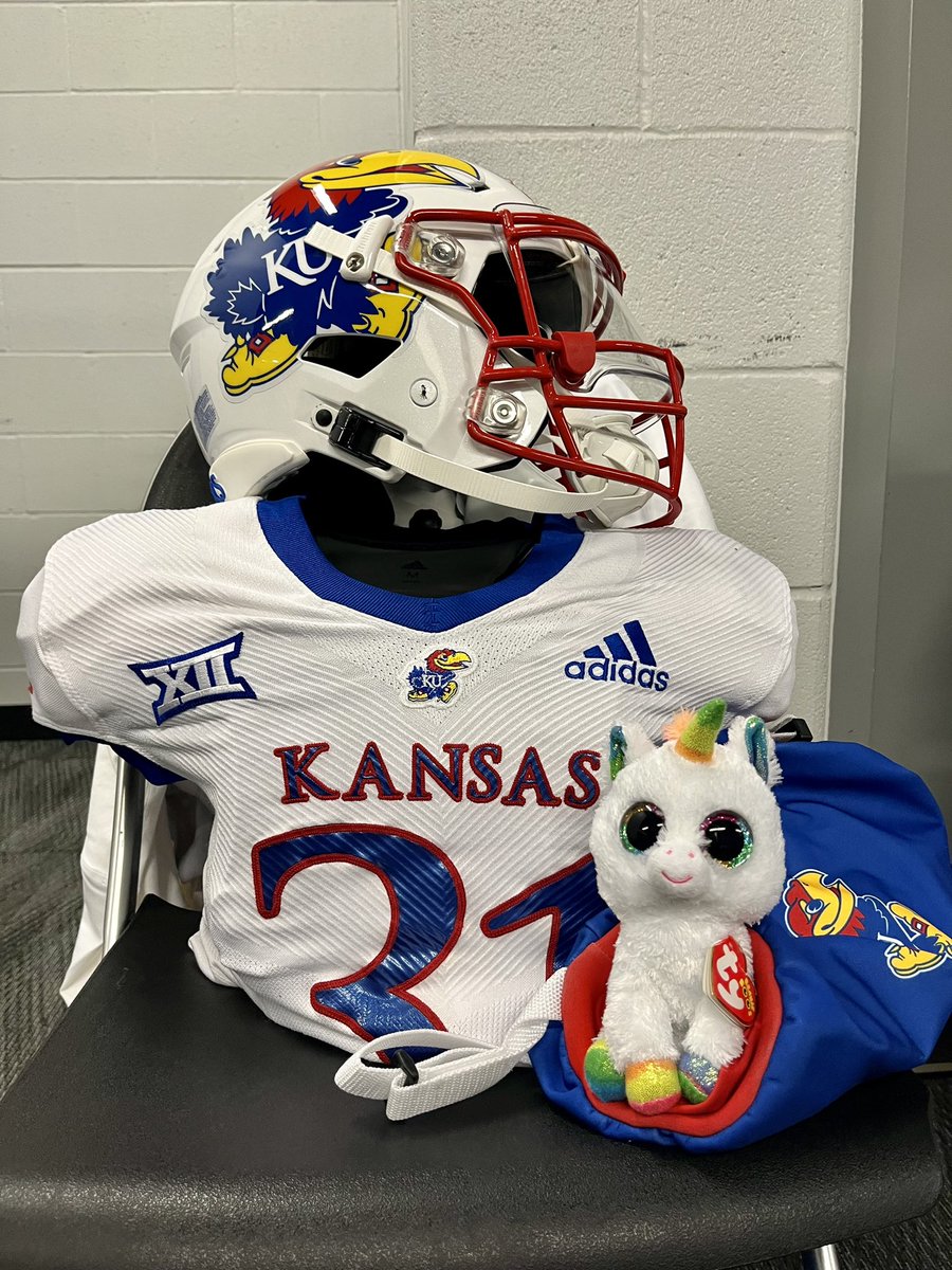 hey all! wanted to give a late but still deserved shoutout to Landon Nelson and Reese Thomas at K-State! i snagged some good pictures in the white and crimson set up. what a season, thank you for following along. it’s time to go bowling 🎳 #gomanagers #RockChalk