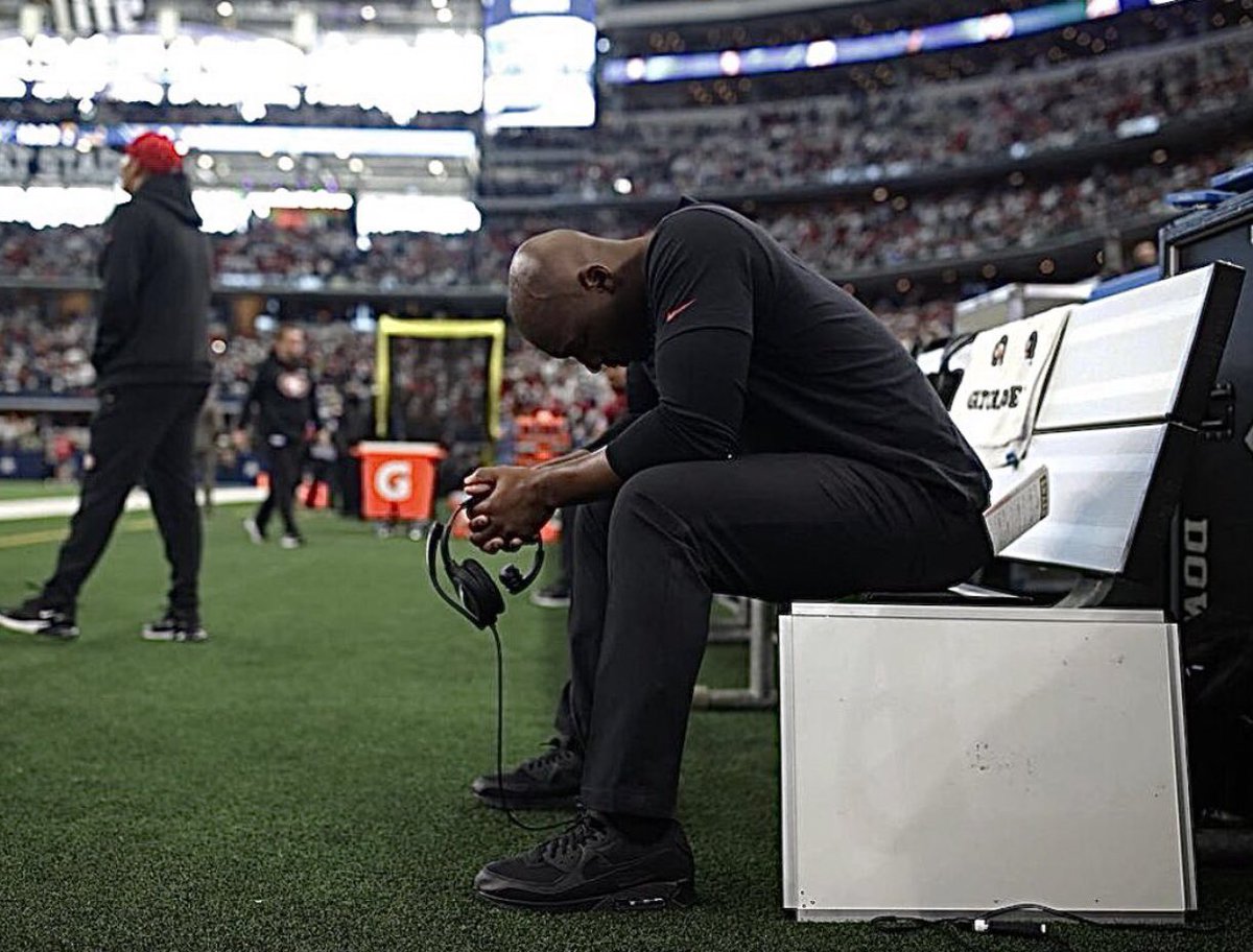 Coach_Yac's tweet photo. A DeMeco Ryans appreciation tweet…The Niners have now gone 6 quarters in a row without allowing a point. #49ers https://t.co/3freldrwYW