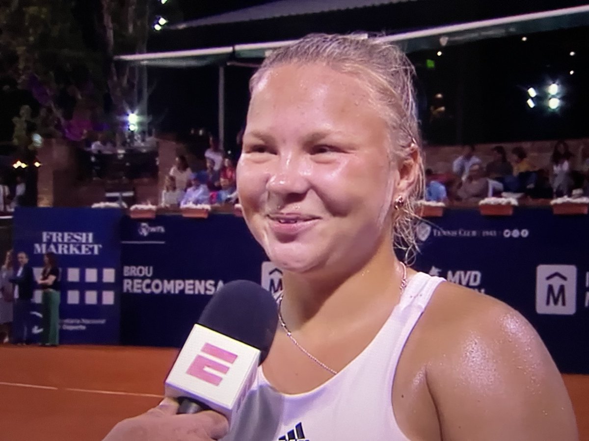 CoachEarnshaw's tweet image. Diana Shnaider @PackWTennis wins her 1st WTA 125 Singles title at Montevideo, Uruguay beating WTA 120 Leolia Jeanjean 6-4,6-4 in the Final!! Amazing run for Diana winning all 5 matches in straight sets to move up to #109 in the WTA Live rankings #PackPro #Trajectory #GoPack 🐺🐾