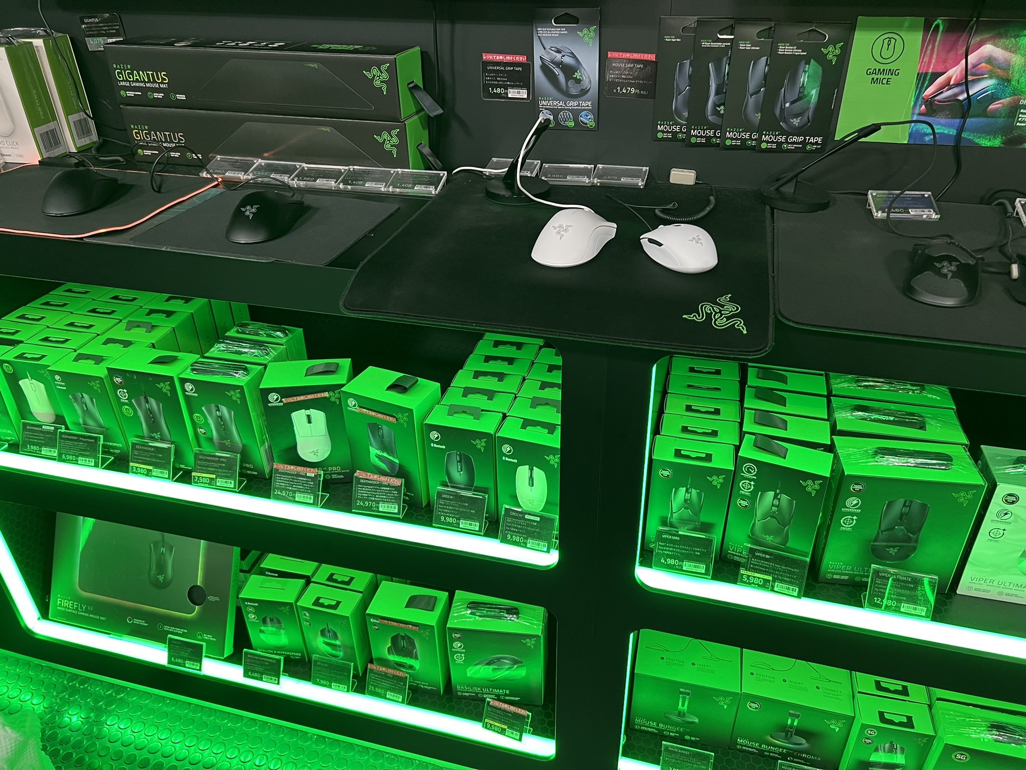 Kyle on Twitter "Dude they even got a physical Razer store in Tokyo