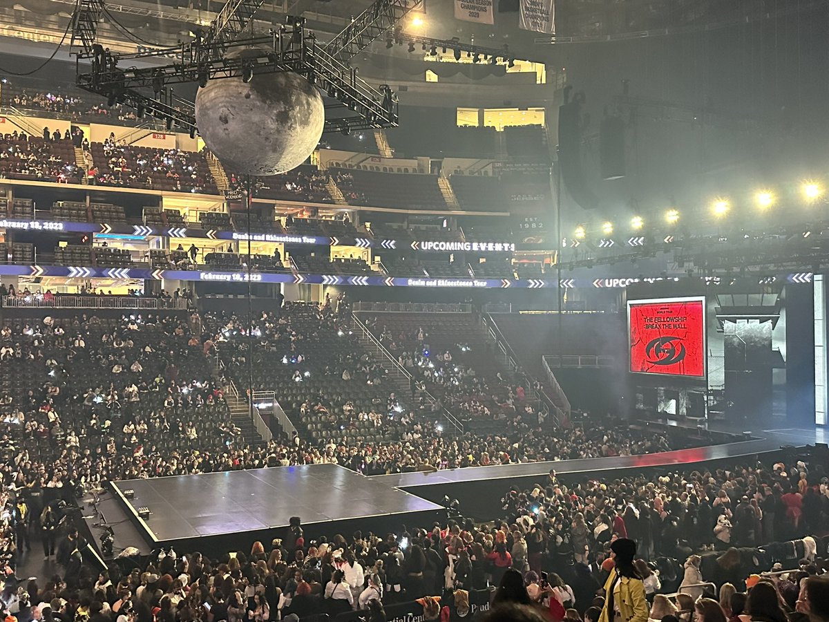softjxmin's tweet photo. THIS VIEW???? IM READY FOR YOU @ATEEZofficial https://t.co/T1jiReBfYH