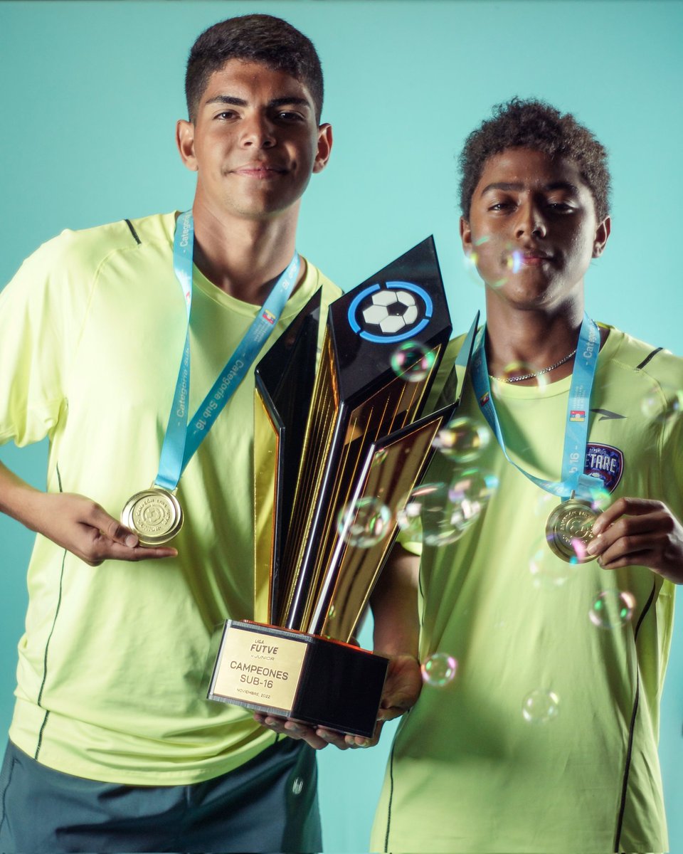 LigaFUTVEJunior's tweet photo. 🔵🔴 @PetareCantera y un futuro que ilusiona. 

Ellos son los nuevos monarcas de la categoría Sub 16 de #Venezuela 🇻🇪 ¡Felicitaciones, campeones! 

#LigaFUTVEJunior
#ElFuturoDelFUTVE https://t.co/DI7PAyjCH2