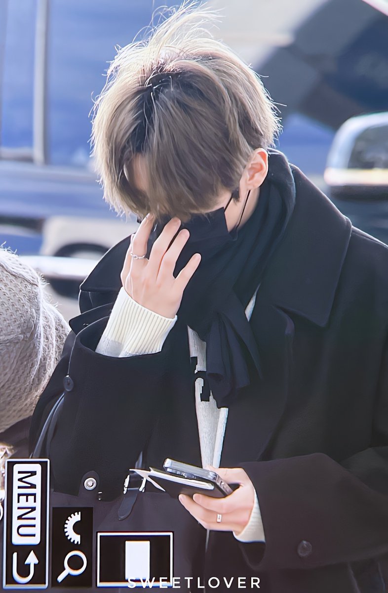 SweetLover_1025's tweet photo. 221128  ICN

#Straykids #스트레이키즈  
#Leeknow #리노 https://t.co/QLboYSkpma