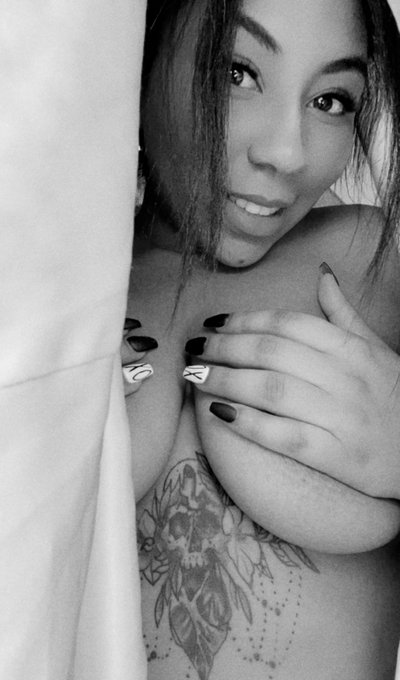 There&rsquo;s something magical about black and white photos. This fun and flirty photo shoot was perfection<a href="/tag/simple"class="tags"><span>#simple</span></a><a href="/tag/blackandwhitephotography"class="tags"><span>#blackandwhitephotography</span></a><a href="/tag/fff"class="tags"><span>#fff</span></a><a href="/tag/flirt4free"class="tags"><span>#flirt4free</span></a>