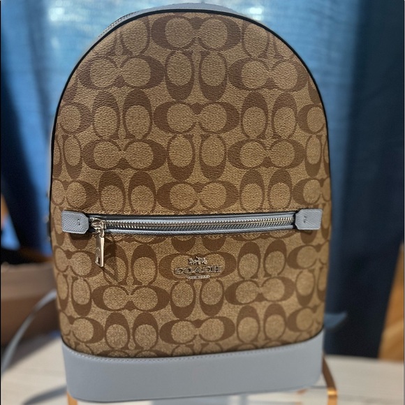 misti_minott's tweet photo. So good I had to share! Check out all the items I'm loving on @Poshmarkapp #poshmark #fashion #style #shopmycloset #tinseltown #coach: https://t.co/AocdeM2R4j https://t.co/fLM1RpPN48