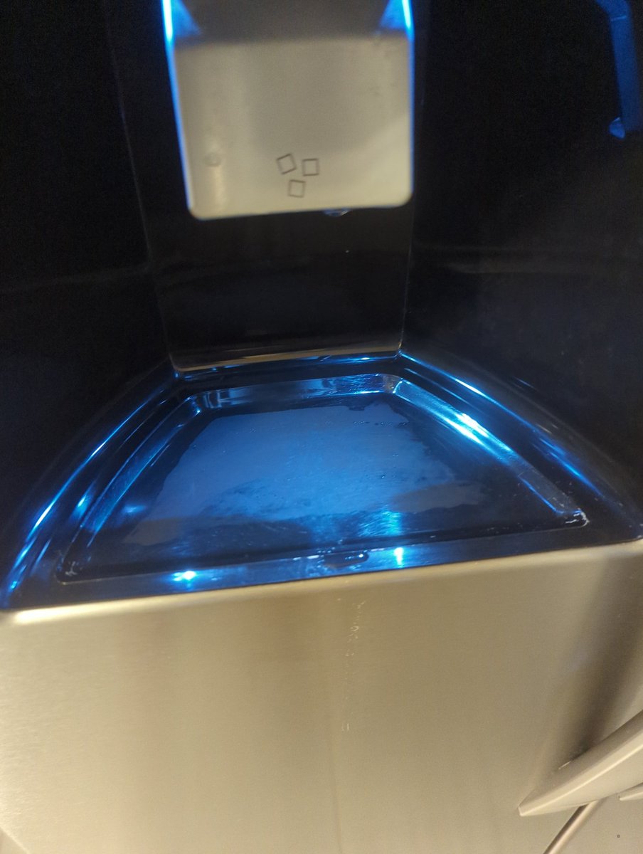 caseythehost's tweet photo. New fridge didn't come with a drip tray. So I designed and #3Dprinted one. First try too. #PracticalPrint #3Dprinting https://t.co/71c5HJ8e9s