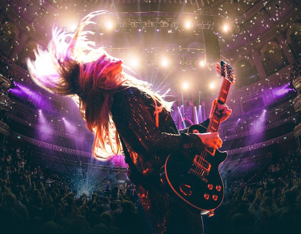 CentralXEG's tweet photo. .@EllieGoulding has toured for crowds ranging from a few hundred to headlining the O2 arena for 30,000. regardless of how many are in the crowd, ellie loves to perform and after the limitations for the brightest blue tour, she especially deserves a #HTHTOUR Save Ellie’s Tour https://t.co/goHgSDIVLw