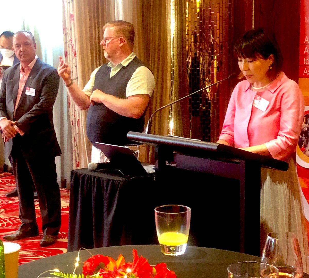 JaneBlackmoreNZ's tweet photo. .@NZAsianLeaders Founder &amp; Chair @maichennz has passed the baton on to two new Co-Chairs Lisa Li &amp; @SameerHandaNZ + announced a new Board. Thank you Mai for the enormous amount of work you have delivered in this space (much of it unseen). Congratulations to the new Board #NZAL https://t.co/FQ0y9mtVkh