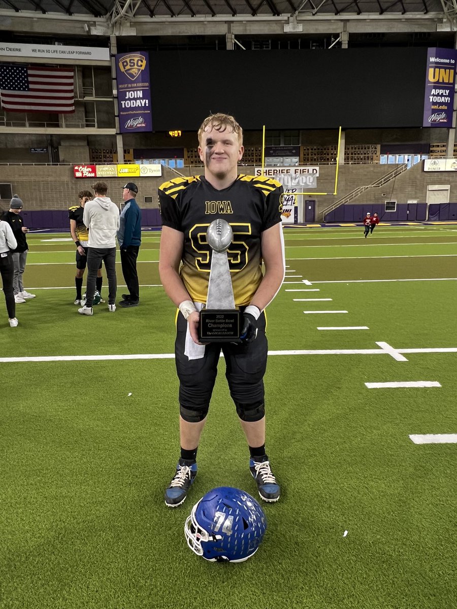 U_EagleFootball's tweet photo. Congrats to @23acline and @HunekeThomas for representing the Eagles today in the @riverbattlebowl! Team Iowa wins it 10-7 in OT! https://t.co/qkediSySrB