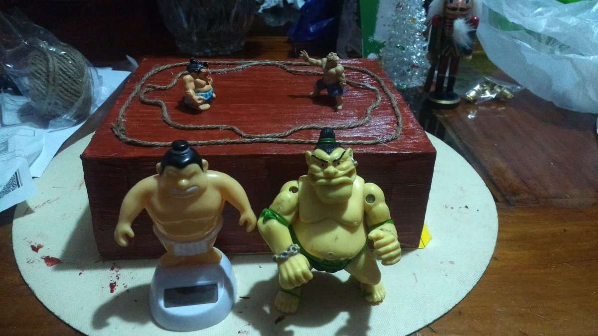 crossman311_077's tweet photo. I was pretty excited during the last days of the nov basho, so i ended doing a figure-scale dohyo w/ 1 bagged tea cardboard box, hemp yarn & brown acrylic paint. It isn't perfect, but i'm pretty happy about how it turned out looking in my 1st try.
#sumo #dohyo #土俵 #相撲 #custom https://t.co/hX14n49zA9